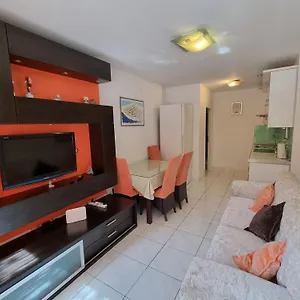 Nani Apartment Split